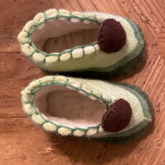 🥑 Avocado Baby Booties Felted Wool Shoes handmade in Mexico - Picture 2 of 6
